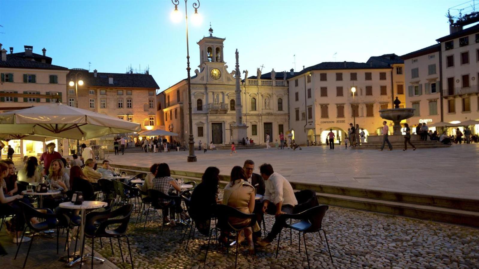 Ampio Trilocale A Udine Centro Apartamento Exterior foto